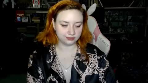 Snapshot of lily_shamy chatting on October 15, 4:53 pm Alice online show from October 15, 4:53 pm