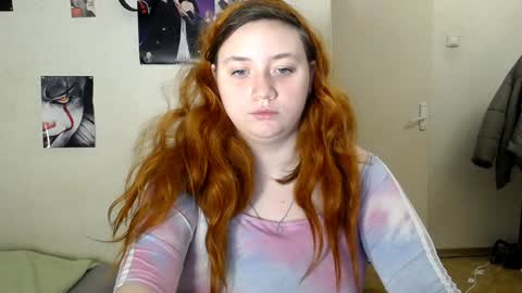 Snapshot of lily_shamy chatting on December 25, 10:05 pm Alice online show from December 25, 10:05 pm