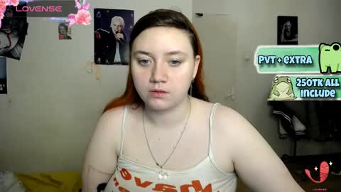 Snapshot of lily_shamy chatting on February 10, 3:53 pm Alice online show from February 10, 3:53 pm