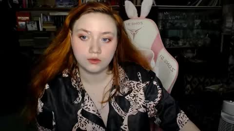 Snapshot of lily_shamy chatting on October 5, 3:28 pm Alice online show from October 5, 3:28 pm