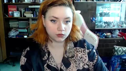 Snapshot of lily_shamy chatting on October 21, 8:51 am Alice online show from October 21, 8:51 am