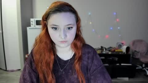 Snapshot of lily_shamy chatting on December 18, 6:35 pm Alice online show from December 18, 6:35 pm