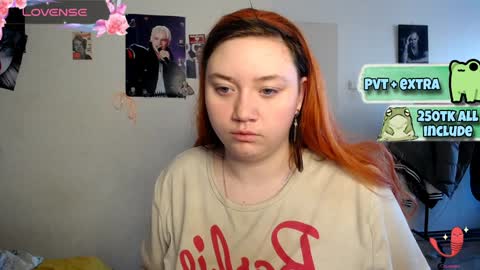 Snapshot of lily_shamy chatting on February 7, 7:29 am Alice online show from February 7, 7:29 am