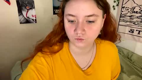 Snapshot of lily_shamy chatting on December 9, 10:00 am Alice online show from December 9, 10:00 am