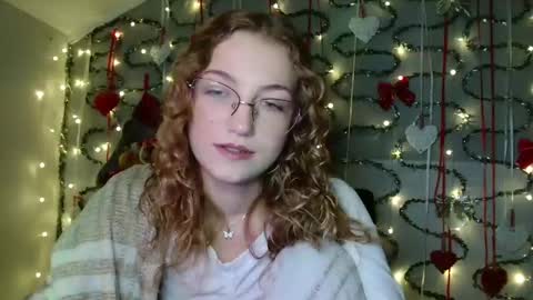 small lily online show from December 4, 6:52 pm
