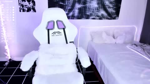 Lily online show from December 4, 12:57 am