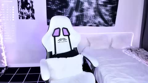 Lily online show from November 14, 9:20 am