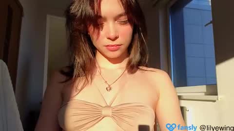 Snapshot of lilyewing_ chatting on February 20, 1:30 pm Lily   online show from February 20, 1:30 pm