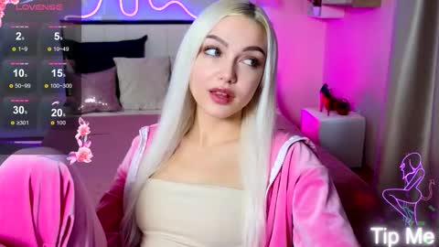 I am Lina online show from October 11, 2:09 pm