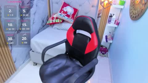 L I N A  online show from December 3, 3:53 am