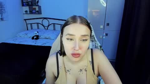 Lina online show from November 17, 9:59 pm