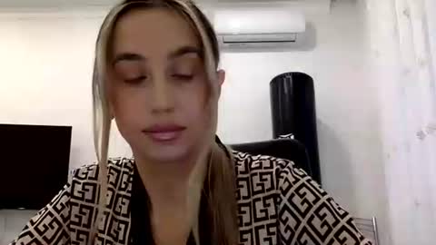 linavora online show from November 20, 1:45 pm