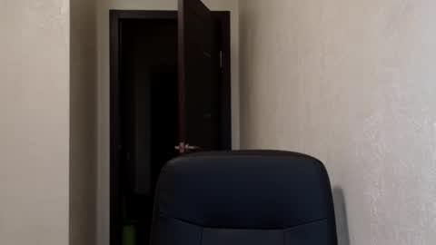 Linda online show from November 27, 9:17 pm