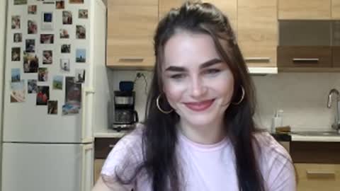 Linda online show from December 20, 8:02 pm