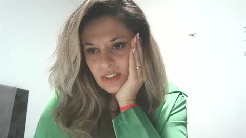 Snapshot of lionessmom chatting on October 15, 1:30 am lionessmom online show from October 15, 1:30 am