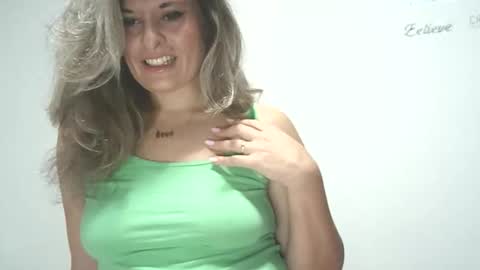 Snapshot of lionessmom chatting on October 22, 1:21 am lionessmom online show from October 22, 1:21 am