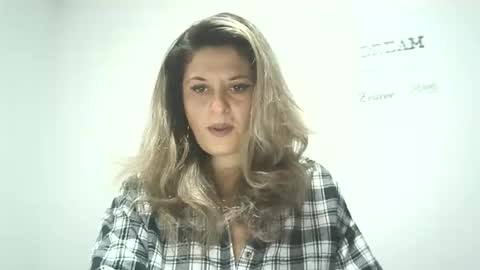 Snapshot of lionessmom chatting on October 20, 1:08 am lionessmom online show from October 20, 1:08 am