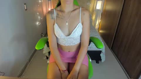 Snapshot of lisa_gerrard_ chatting on October 6, 12:11 pm Lisa  online show from October 6, 12:11 pm