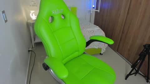 Snapshot of lisa_gerrard_ chatting on February 7, 11:34 am Lisa  online show from February 7, 11:34 am