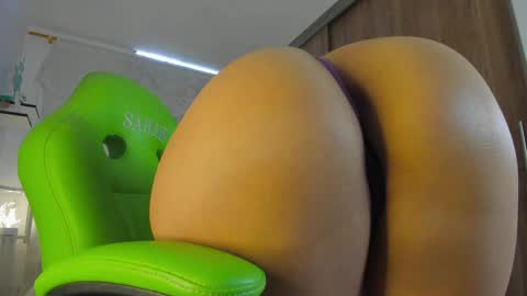 Snapshot of lisa_gerrard_ chatting on September 19, 4:50 pm Lisa  online show from September 19, 4:50 pm