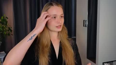 Elisabeth or Lisa online show from September 17, 8:18 pm