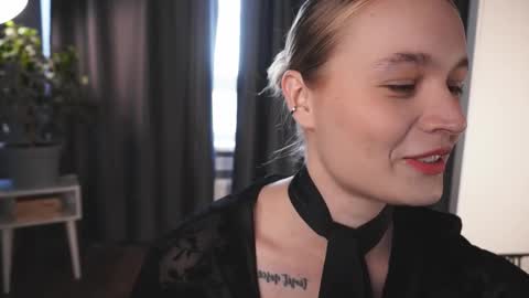 Elisabeth or Lisa online show from October 14, 5:10 am