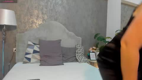 lisacroft online show from February 22, 7:31 am