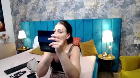 Snapshot of lisacroft chatting on October 21, 7:34 am lisacroft online show from October 21, 7:34 am