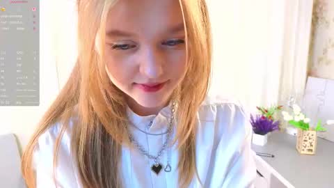 Molly online show from October 25, 4:25 pm