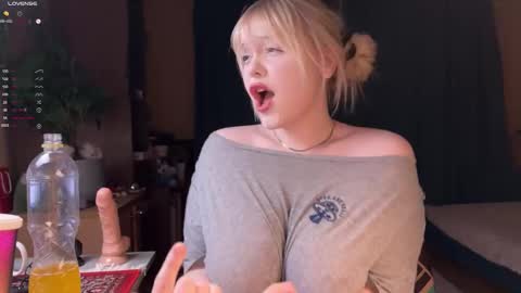 -Lisa- Help me to reach 100 thumbs up3 online show from February 22, 9:26 pm