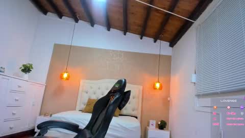 L I S S A  online show from February 13, 1:40 am