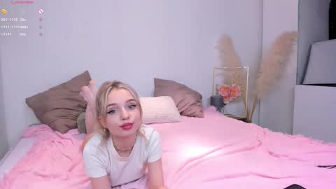 little_clare_ online show from December 15, 7:08 pm