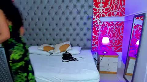 little_lilith_apple online show from March 4, 7:01 pm