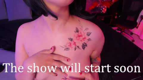 Snapshot of little_maeve chatting on February 6, 8:23 pm Maeve  online show from February 6, 8:23 pm