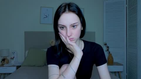 little_mollee online show from December 15, 4:40 am