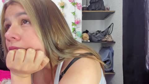 Tifanny online show from February 4, 6:49 pm