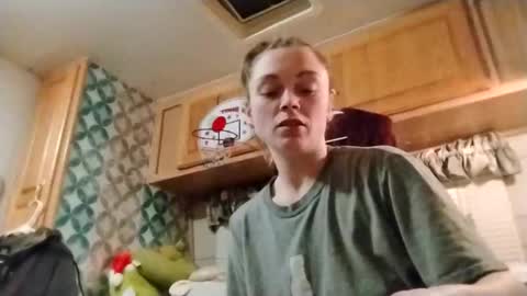 littleleo96 online show from January 8, 5:33 am