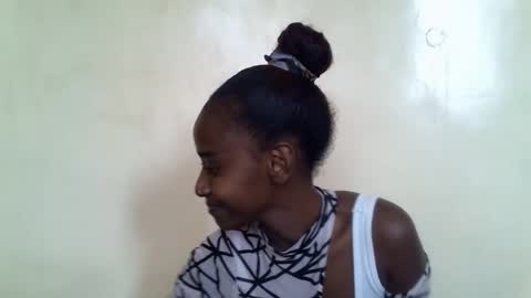 littlesandie online show from December 22, 6:27 am