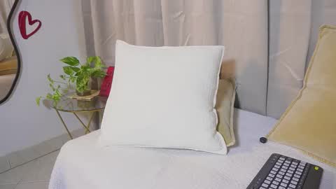 littletammy_ online show from December 13, 7:53 pm