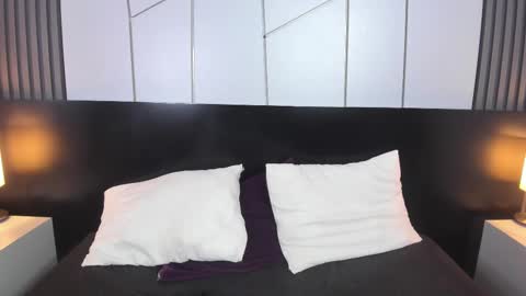 Liz  online show from February 9, 1:46 pm