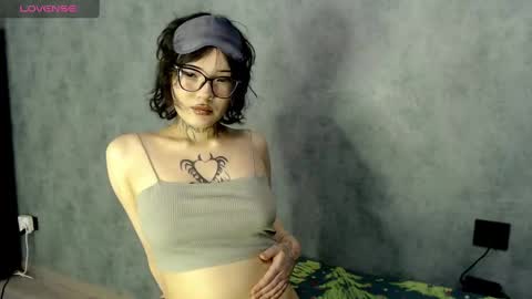 LizzieLight online show from December 17, 1:07 am