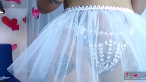 Lizzy hairy pussy online show from February 12, 11:20 pm