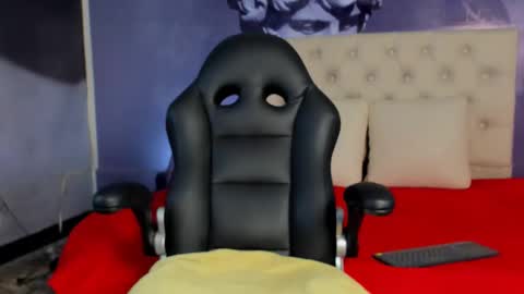 lola red online show from February 15, 8:01 pm