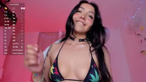 Snapshot of lolaberry_ chatting on October 21, 3:05 pm  Lola Berry  online show from October 21, 3:05 pm
