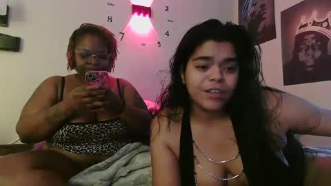 lolafoxlive online show from February 20, 7:08 pm