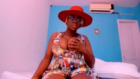 lola online show from October 24, 2:57 pm