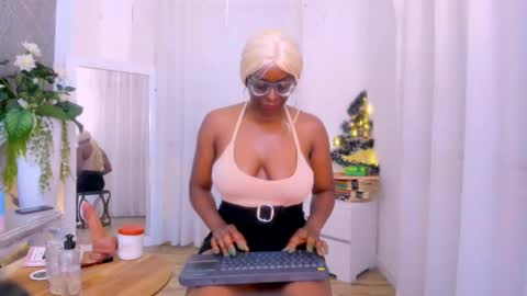 lola online show from November 27, 3:59 pm