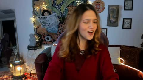 lolalemona online show from December 7, 9:28 am