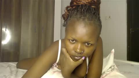 Snapshot of lolamia7 chatting on February 27, 12:45 pm lolamia7 online show from February 27, 12:45 pm