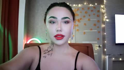 Lola online show from October 31, 11:25 am